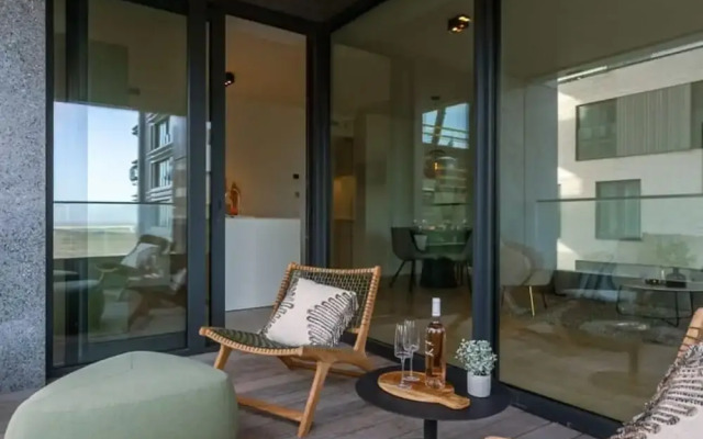 Stylish 2 Bedroom With Terrace and Parking