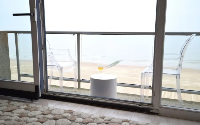 Coastal Apartment in Middelkerke Steps From the Sea