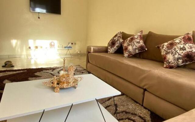 Relax Apartment (Near Casa Voyageurs)