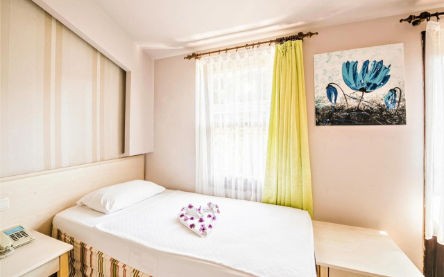 Leda Beach Hotel