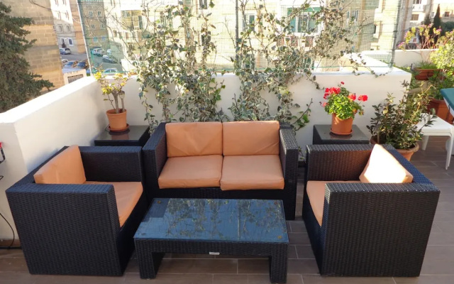Lovely Penthouse With Private sun Terrace Between Valletta and Sliema