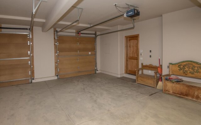 40 Goshawk 5 Bedroom Home by RedAwning