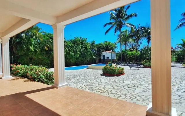 9th Hole Villa