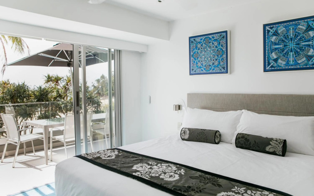 Netanya Noosa Beachfront Resort – Guest Rooms – Hastings Street