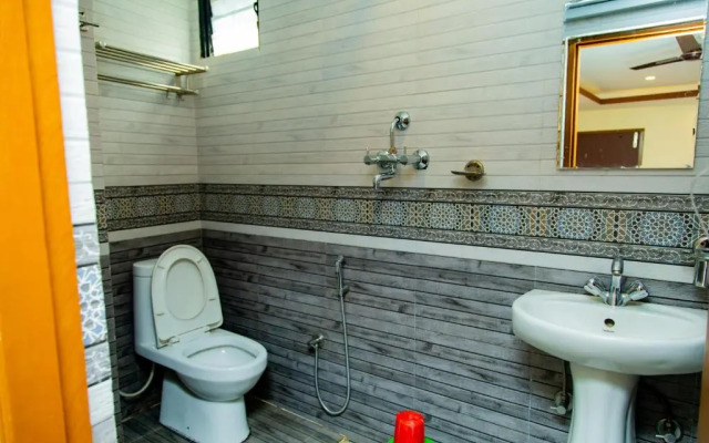 Hotel Everest Regency by OYO Rooms