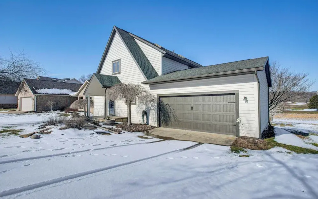 Apple Valley Home, Shared Golf Course On-site