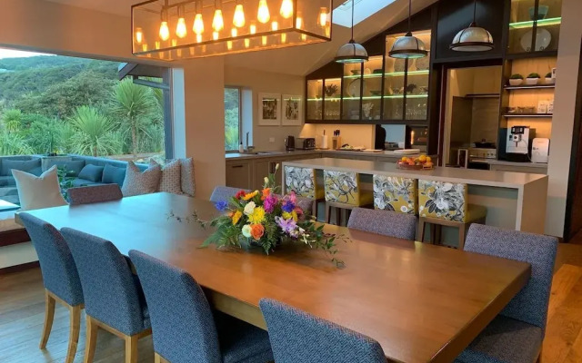 Te Whaanga Retreat & Spa Lodge & Canvastown Luxury Glamping Tents