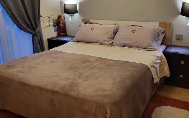 Cozy apartment in front of the park