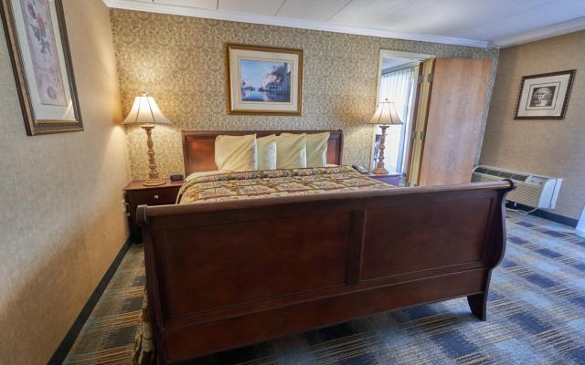 Riverview Inn & Suites