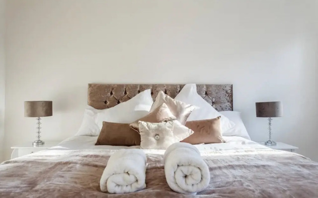 Modern Apartment - mins to Marina/Stadium/City Center