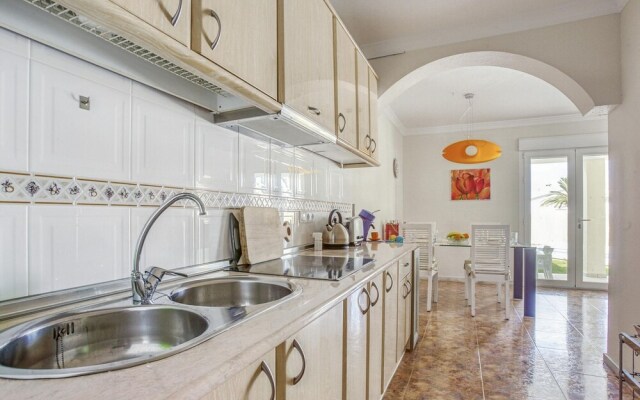 Attractive Villa in Caleta de Vélez with Private Pool