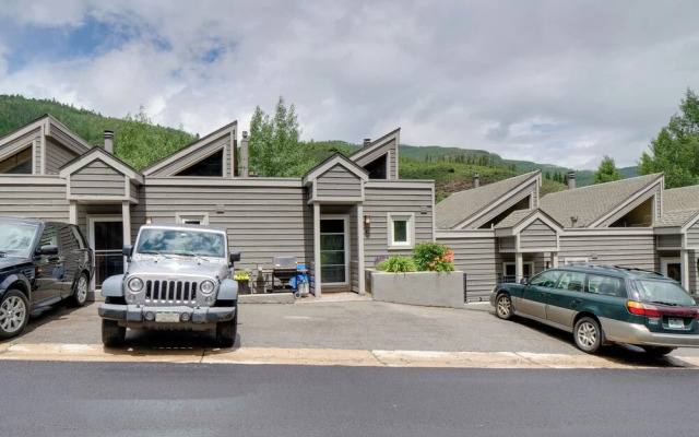 Chillside Chalet: Modern West Vail Townhouse!