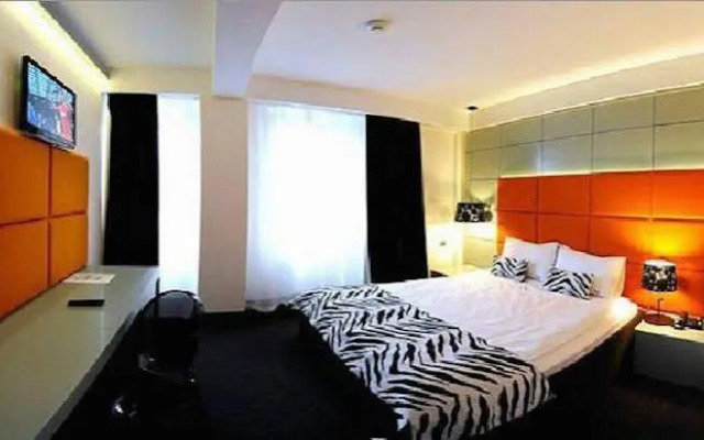 Plaza V Executive Hotel