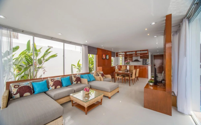 Private Villa with Pool near Laguna