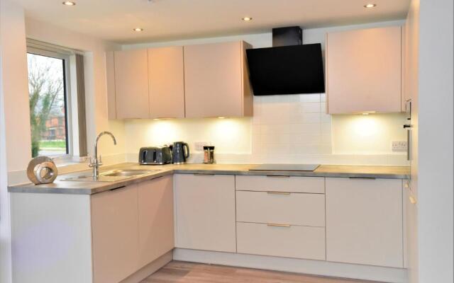 Exec 2Bed 2Bath Serviced Apartment Balcony Parking