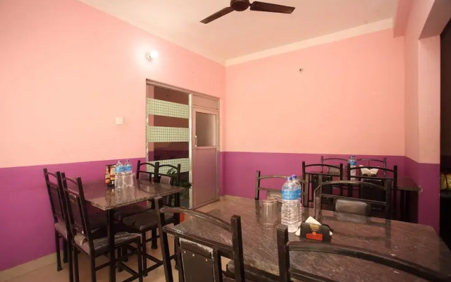 OYO 366 Hotel Anmol