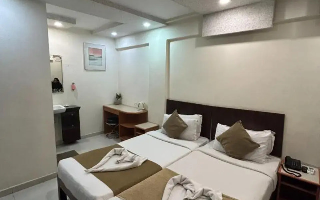 The Excellency by OYO Rooms