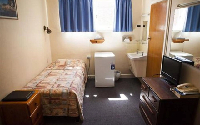 The Waratah Hotel