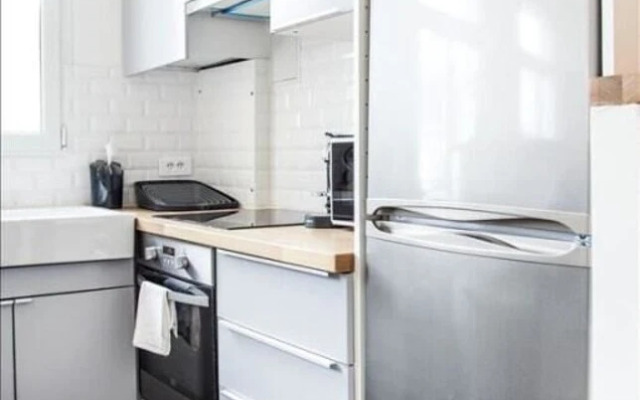 Charming Apartment With Balcony - 5 min Republique