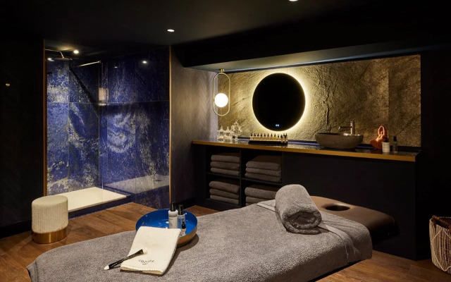 Château Jeanne & the Forest - Château de Montvillargenne