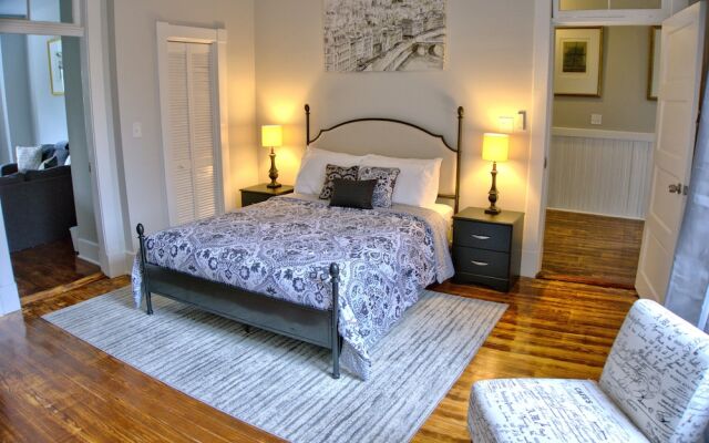 Renovated 2BR Savannah Home