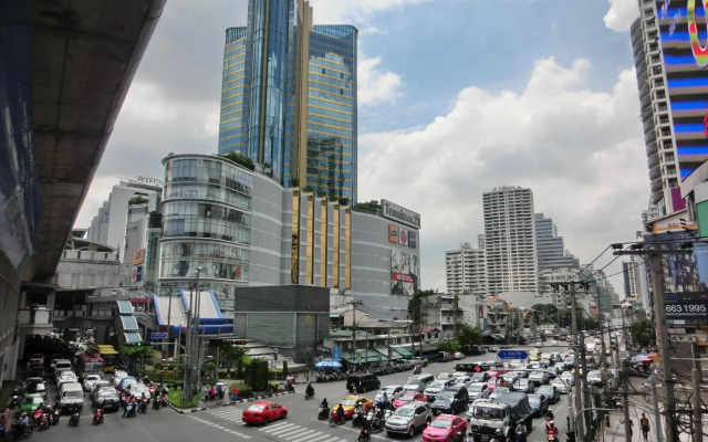 Chiva Bangkok Hotel (SHA Extra Plus)