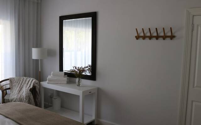 Camps Bay Holiday Home - Walk to the Beach