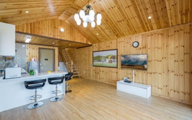 Chukryeong Mt view pension