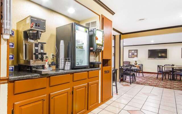 Rodeway Inn & Suites Madison East