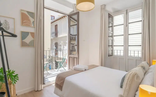 Apartamentos Luna Suites Palacio Dorita - Apartment in Granada - Photo 4