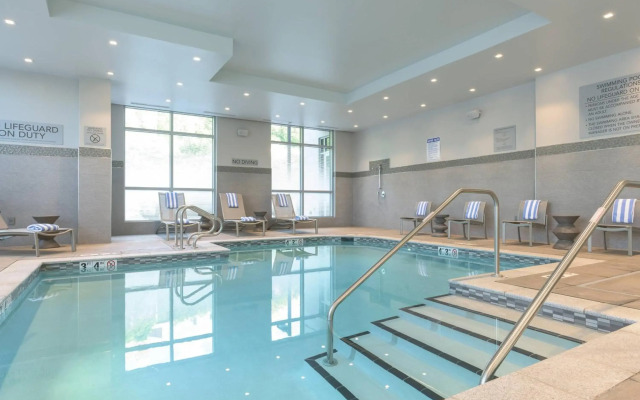 Courtyard by Marriott Edgewater NYC Area