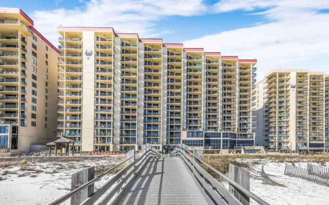 Phoenix III 3031 Beachfront End-unit