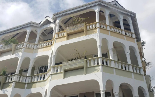 Unit 5/6 Private Apartment - Roseau