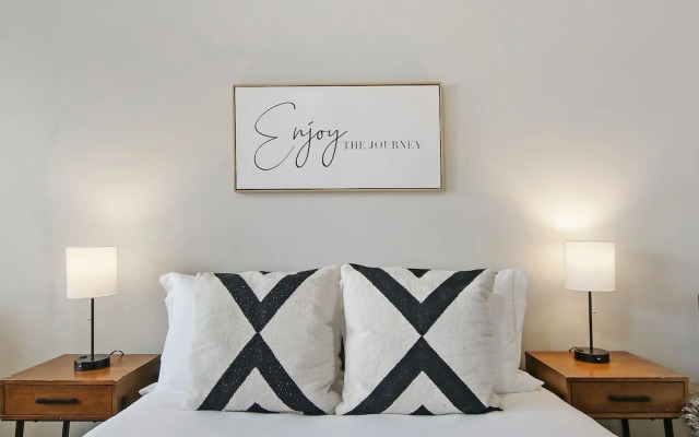 Inviting 2BR Apt - Fullerton 1B