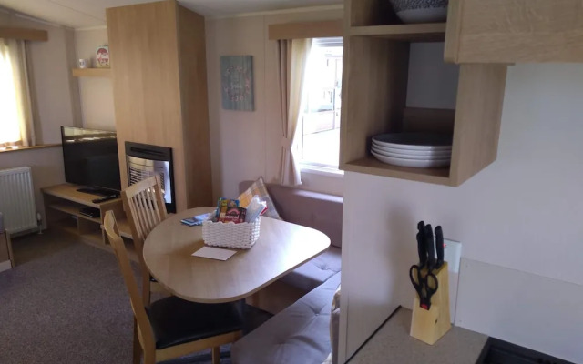 2 Bedroom 6 Berth Caravan With Decking