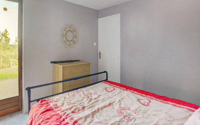 Cozy apartment in Thédirac with a shared swimming pool