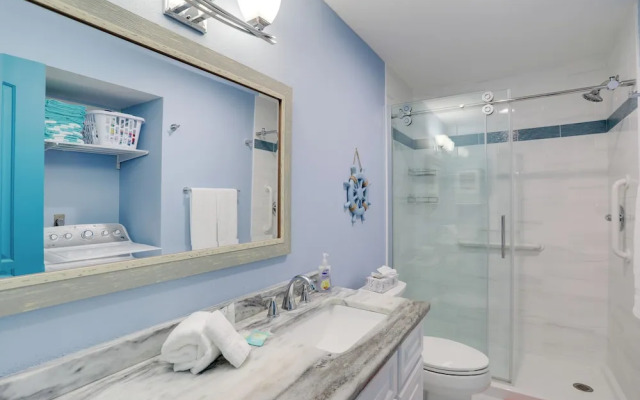 Poolside Madeira Beach Abode w/ Balcony!