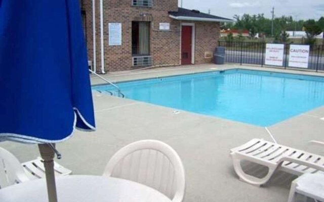 Econo Lodge Inn & Suites