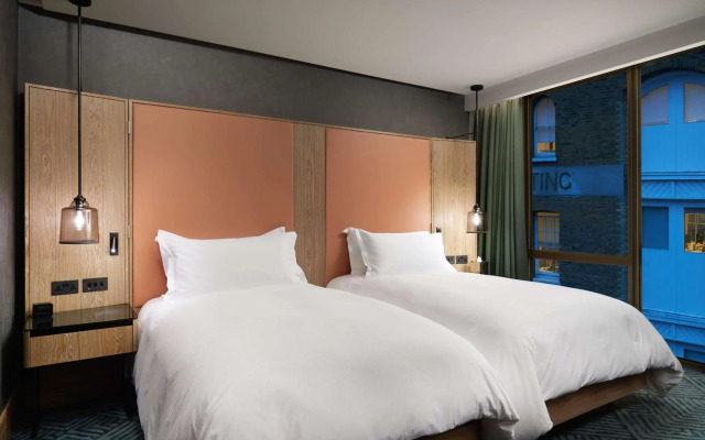 V Hotel Bencoolen