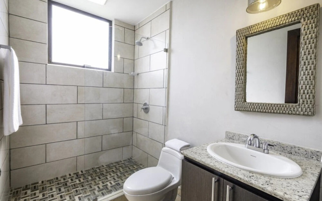 Newly Remodeled Ground Floor Sea Side Apartment