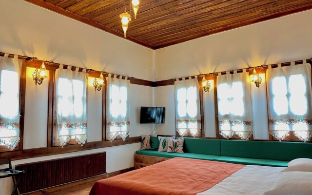 Saffronia 1900 Boutique Hotel