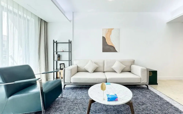 Shanghai West Nanjing RD 3Bed 1Min Metro