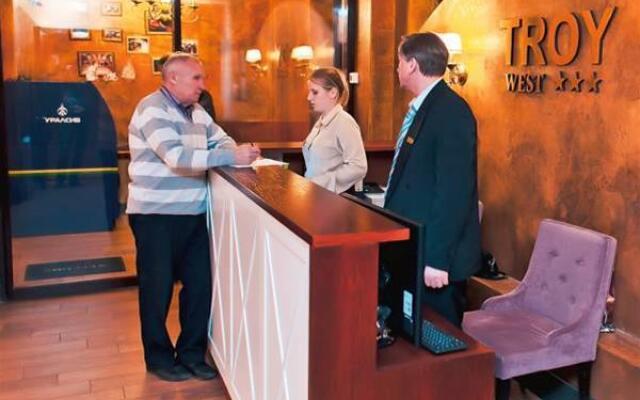 Hotel Troya West