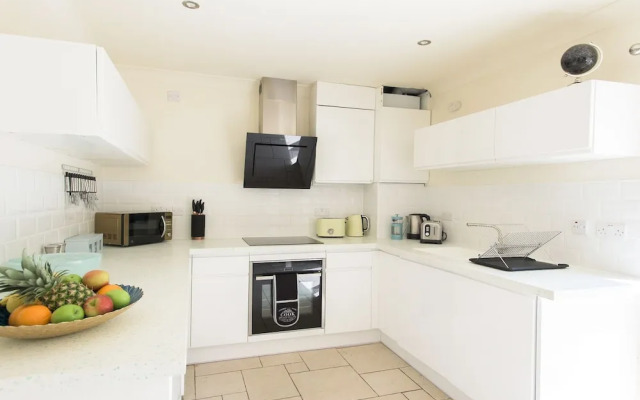 Platinum Apartment Mornington Crescent 9986