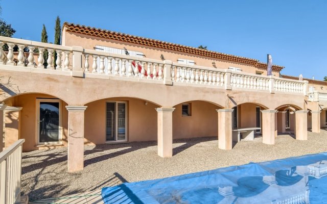 Plush Villa in Le Cannet-des-maures With Private Pool