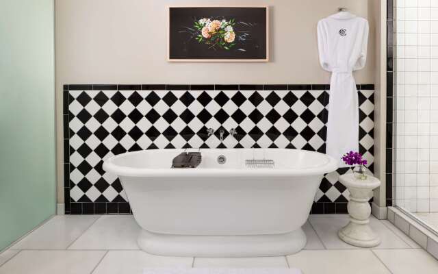 The Candler Hotel Atlanta, Curio Collection by Hilton