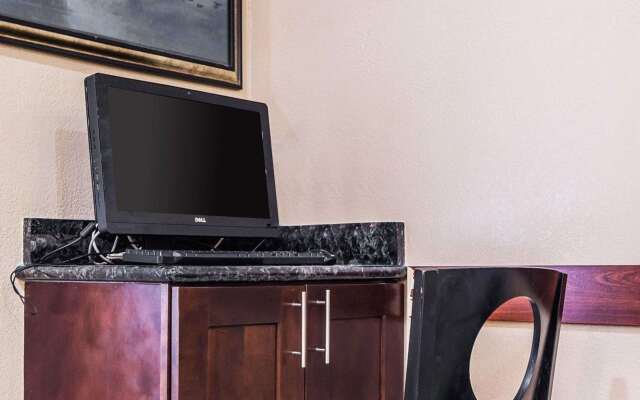 Quality Inn & Suites Des Moines Airport