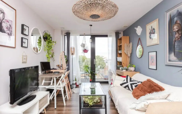 Serene 1 Bedroom Flat in Clapton With Balcony
