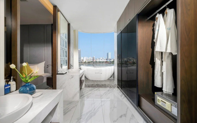 Satya Da Nang Hotel Han Market