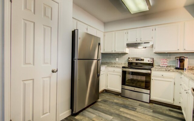 2 B, Three Bedroom Townhome